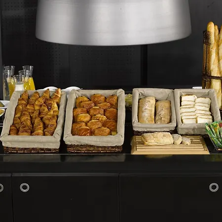 Campanile Creil - 호텔 3*