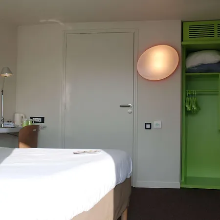 호텔 Campanile Creil - 3*