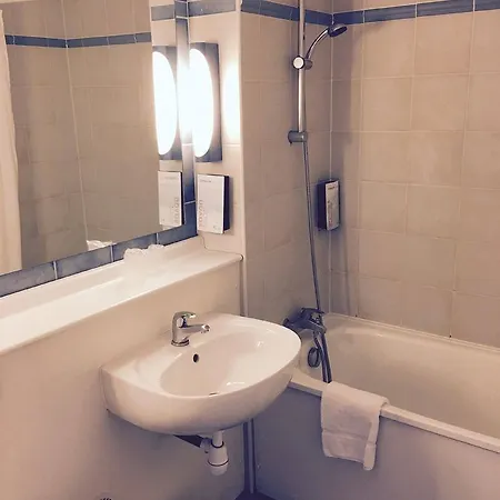 Hotel Campanile Creil - 3*